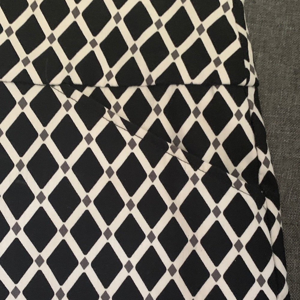 Premise Women's Black and White Patterned Shorts - Picture 4 of 7